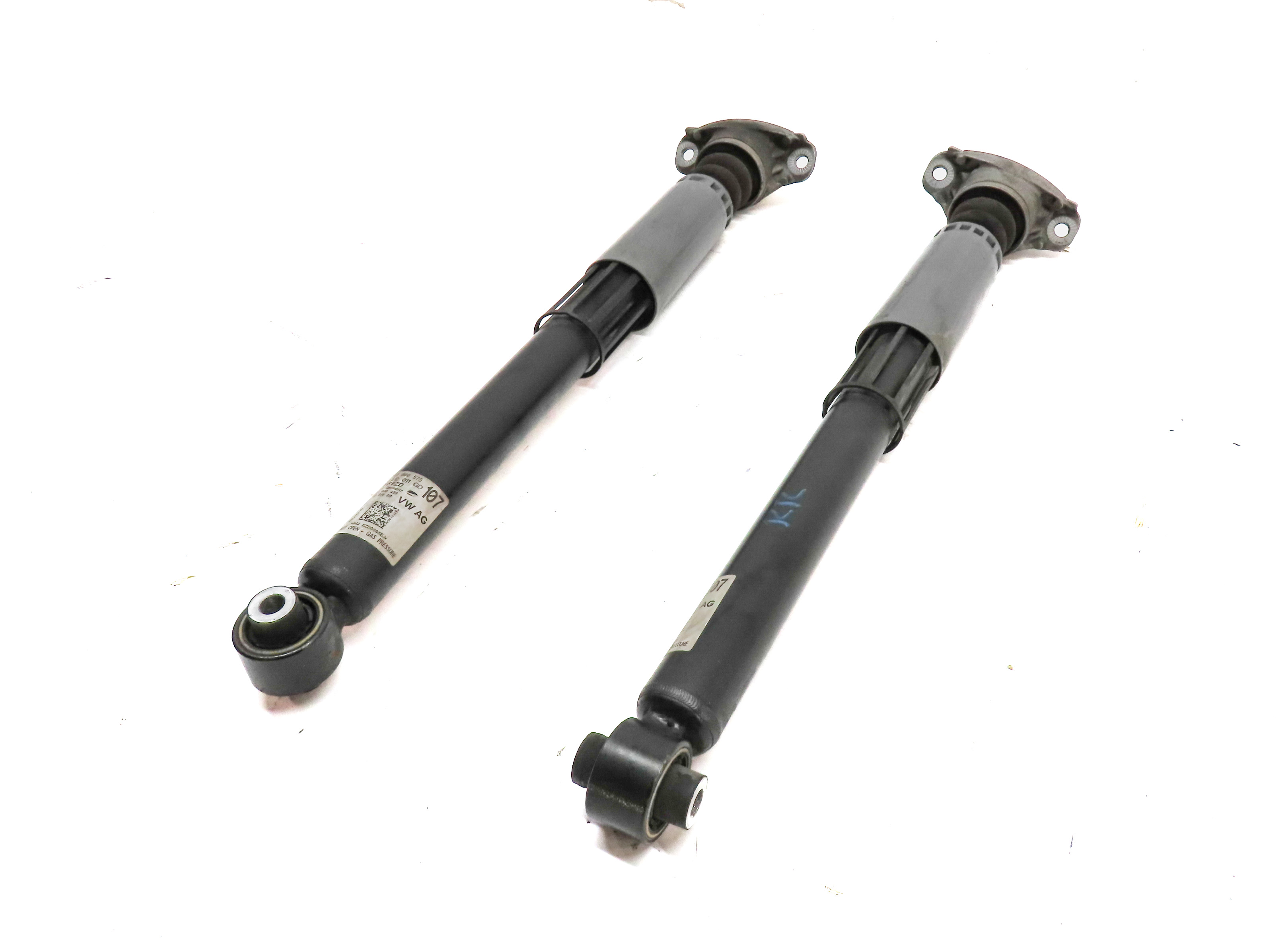 2016 AUDI A3 (8V) FWD REAR LEFT & RIGHT STANDARD SHOCK STRUT SET/2 — exact item pictured